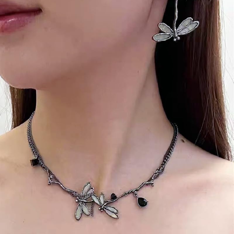 Black Dragonfly Clavicle Necklace